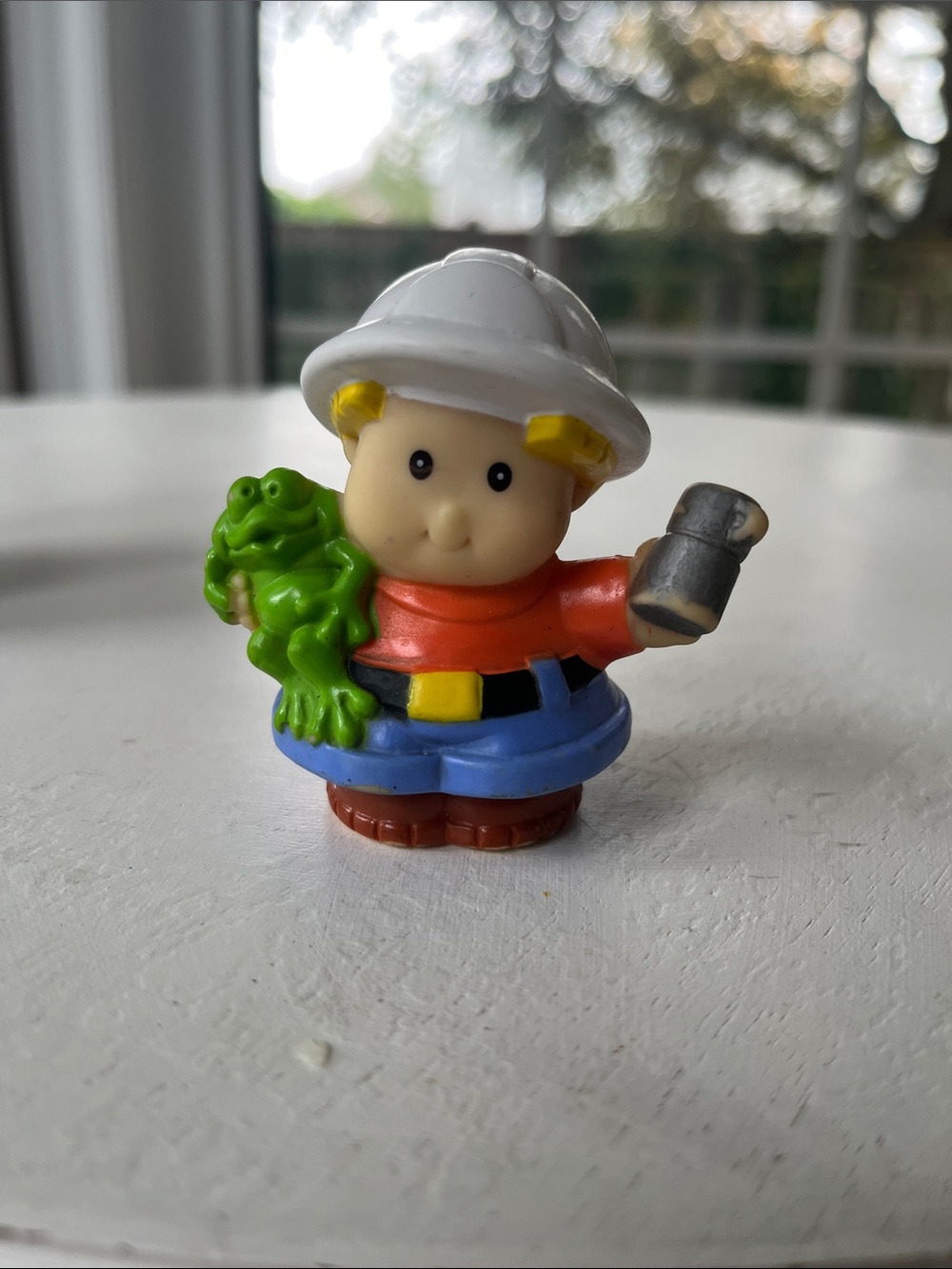 5/$25 💛 Little People Eddie with Frog and Thermos 2001
